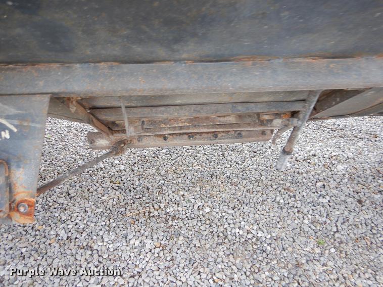 image for item FH9331 1995 Jet 30 Hopper single hopper bottom grain trailer