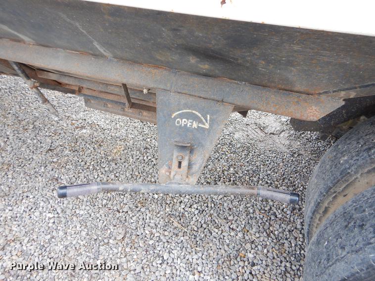 image for item FH9331 1995 Jet 30 Hopper single hopper bottom grain trailer