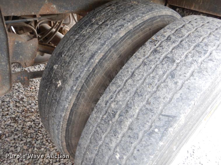 image for item FH9331 1995 Jet 30 Hopper single hopper bottom grain trailer