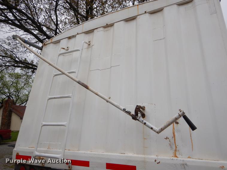 image for item FH9331 1995 Jet 30 Hopper single hopper bottom grain trailer