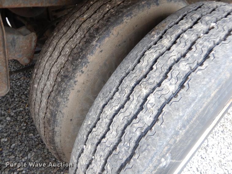 image for item FH9331 1995 Jet 30 Hopper single hopper bottom grain trailer