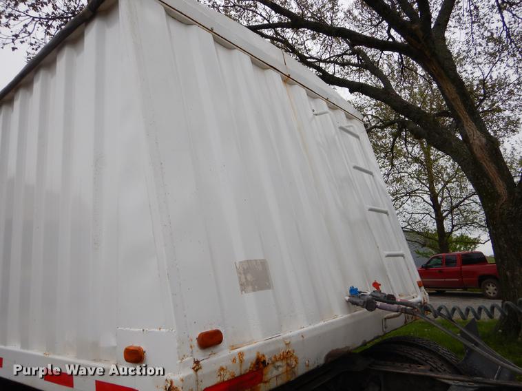 image for item FH9331 1995 Jet 30 Hopper single hopper bottom grain trailer
