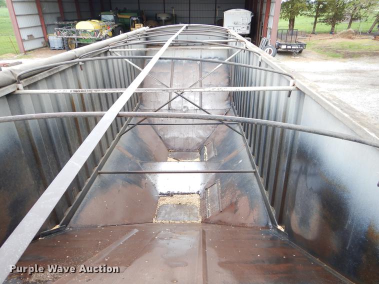 image for item FH9331 1995 Jet 30 Hopper single hopper bottom grain trailer