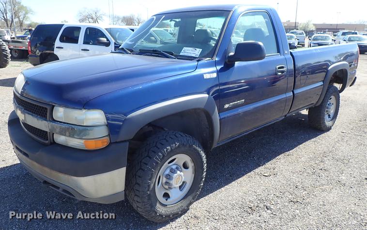 image for item DF1027 2002 Chevrolet Silverado 2500HD pickup truck