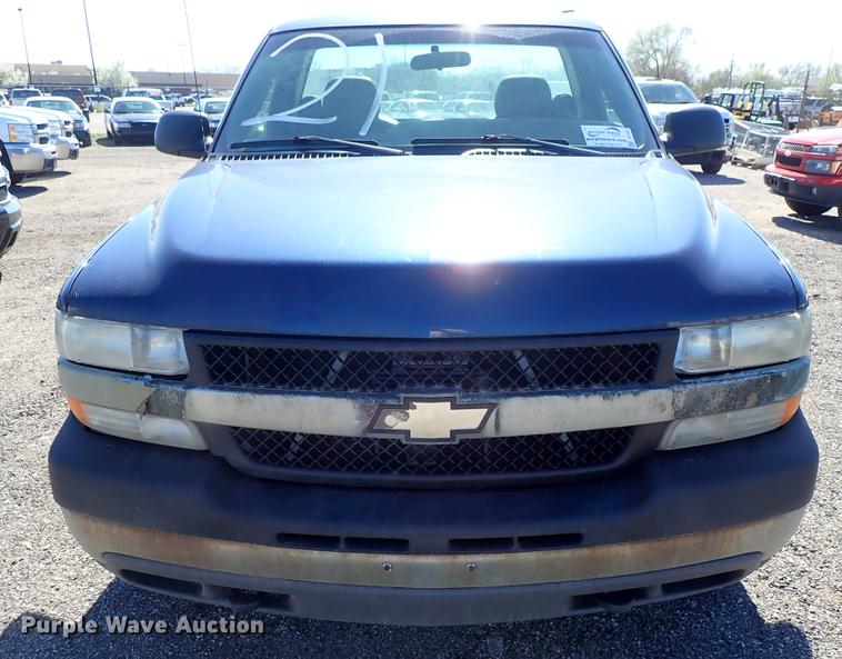 image for item DF1027 2002 Chevrolet Silverado 2500HD pickup truck