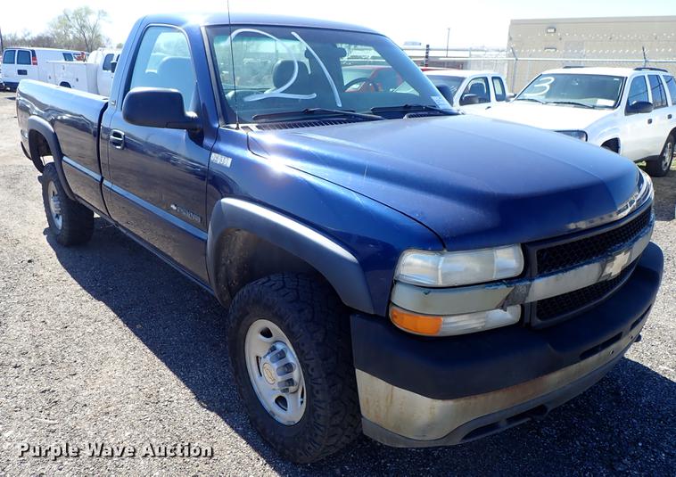 image for item DF1027 2002 Chevrolet Silverado 2500HD pickup truck