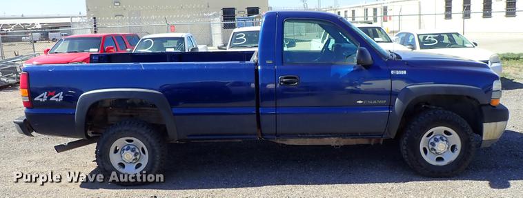 image for item DF1027 2002 Chevrolet Silverado 2500HD pickup truck