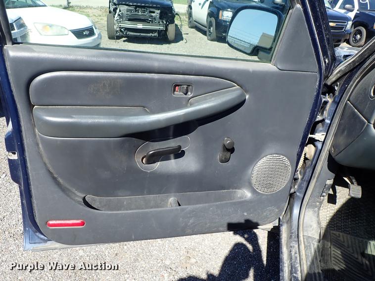 image for item DF1027 2002 Chevrolet Silverado 2500HD pickup truck