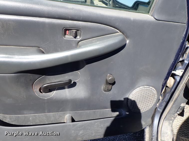 image for item DF1027 2002 Chevrolet Silverado 2500HD pickup truck