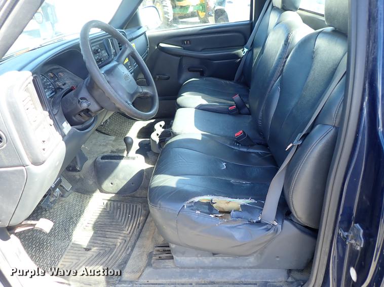 image for item DF1027 2002 Chevrolet Silverado 2500HD pickup truck