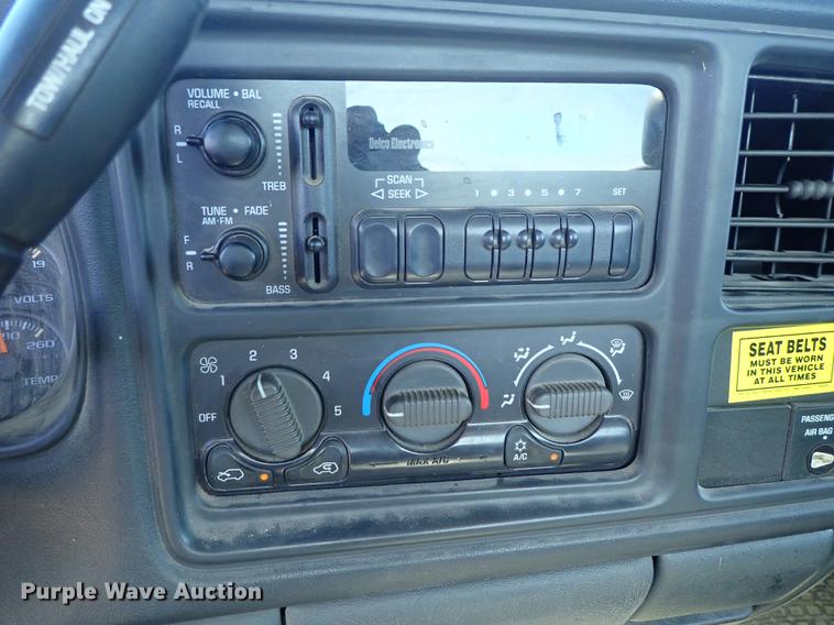 image for item DF1027 2002 Chevrolet Silverado 2500HD pickup truck