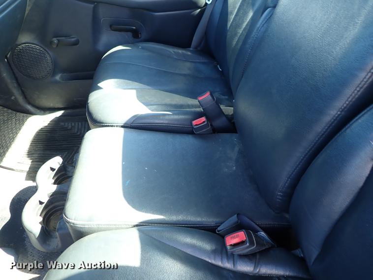 image for item DF1027 2002 Chevrolet Silverado 2500HD pickup truck