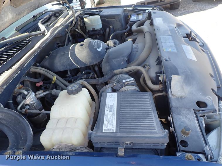 image for item DF1027 2002 Chevrolet Silverado 2500HD pickup truck