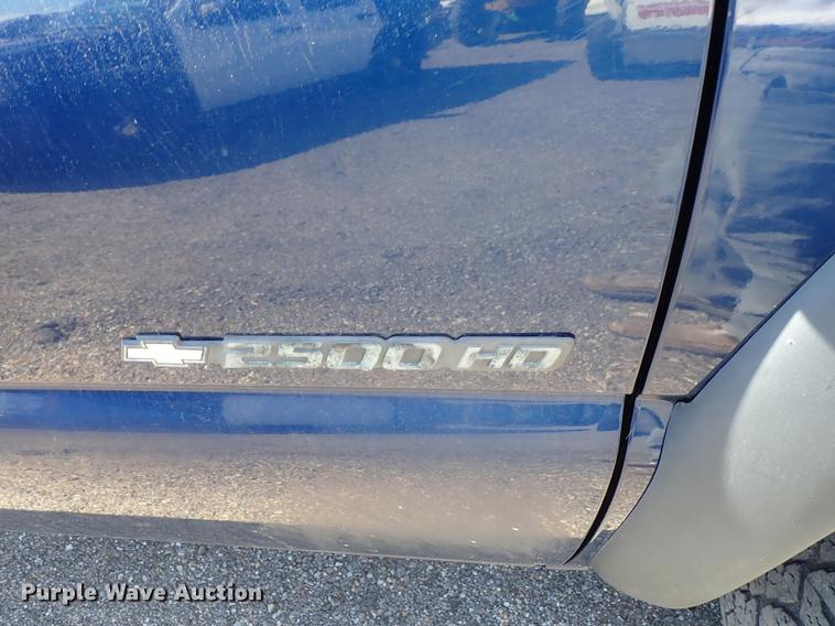 image for item DF1027 2002 Chevrolet Silverado 2500HD pickup truck