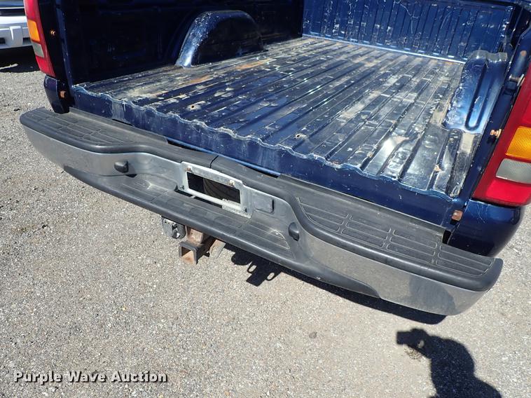 image for item DF1027 2002 Chevrolet Silverado 2500HD pickup truck