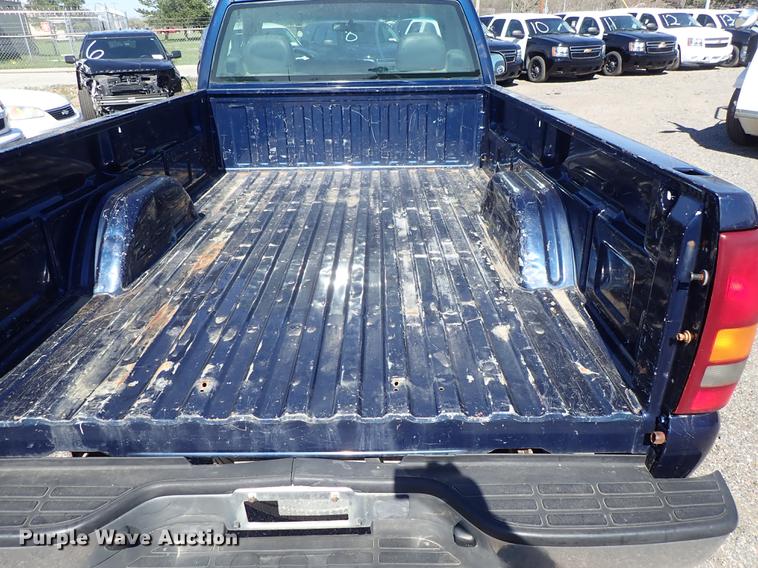 image for item DF1027 2002 Chevrolet Silverado 2500HD pickup truck