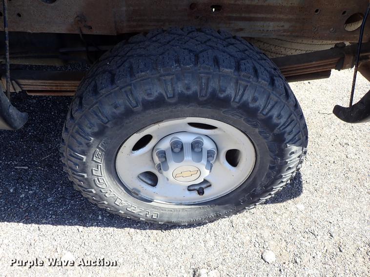 image for item DF1027 2002 Chevrolet Silverado 2500HD pickup truck