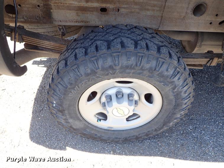 image for item DF1027 2002 Chevrolet Silverado 2500HD pickup truck