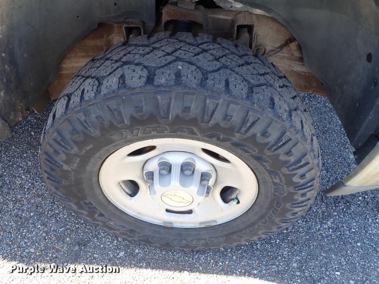 image for item DF1027 2002 Chevrolet Silverado 2500HD pickup truck