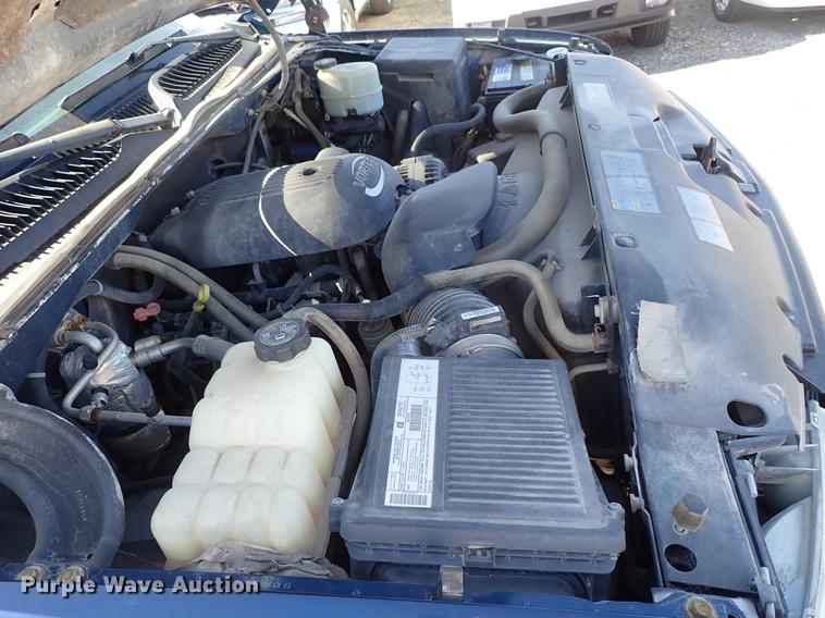 image for item DF1027 2002 Chevrolet Silverado 2500HD pickup truck