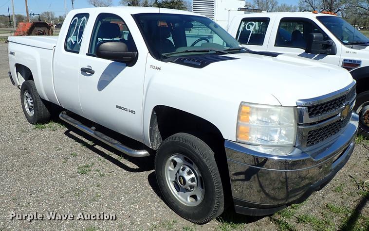 image for item DF1028 2011 Chevrolet Silverado 2500HD Ext. Cab pickup truck
