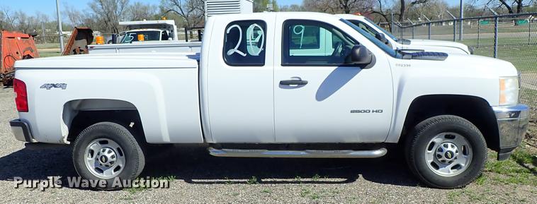 image for item DF1028 2011 Chevrolet Silverado 2500HD Ext. Cab pickup truck
