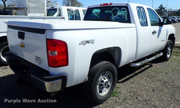 image for item DF1028 2011 Chevrolet Silverado 2500HD Ext. Cab pickup truck