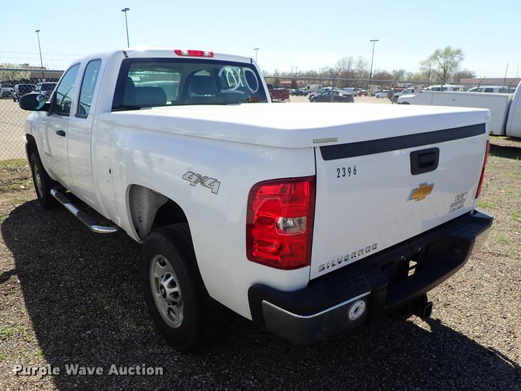 image for item DF1028 2011 Chevrolet Silverado 2500HD Ext. Cab pickup truck