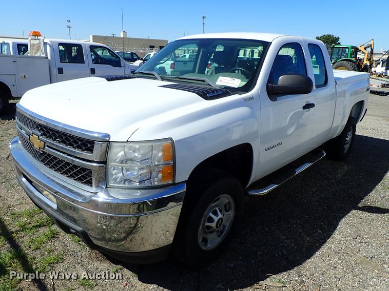 image for item DF1028 2011 Chevrolet Silverado 2500HD Ext. Cab pickup truck