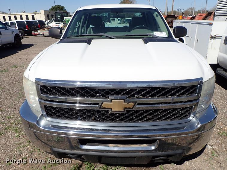 image for item DF1028 2011 Chevrolet Silverado 2500HD Ext. Cab pickup truck