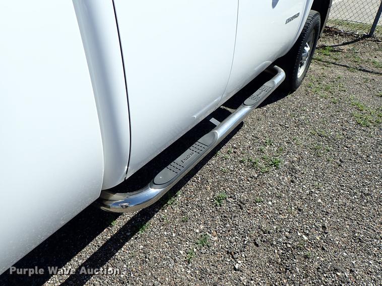 image for item DF1028 2011 Chevrolet Silverado 2500HD Ext. Cab pickup truck