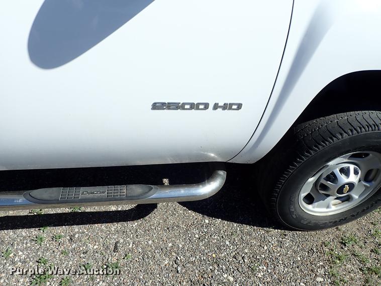 image for item DF1028 2011 Chevrolet Silverado 2500HD Ext. Cab pickup truck