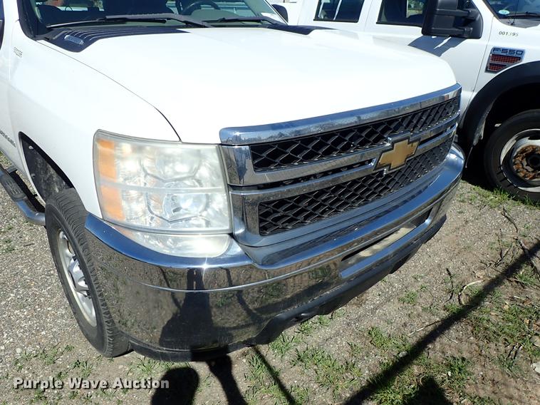 image for item DF1028 2011 Chevrolet Silverado 2500HD Ext. Cab pickup truck