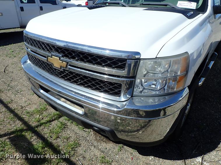 image for item DF1028 2011 Chevrolet Silverado 2500HD Ext. Cab pickup truck