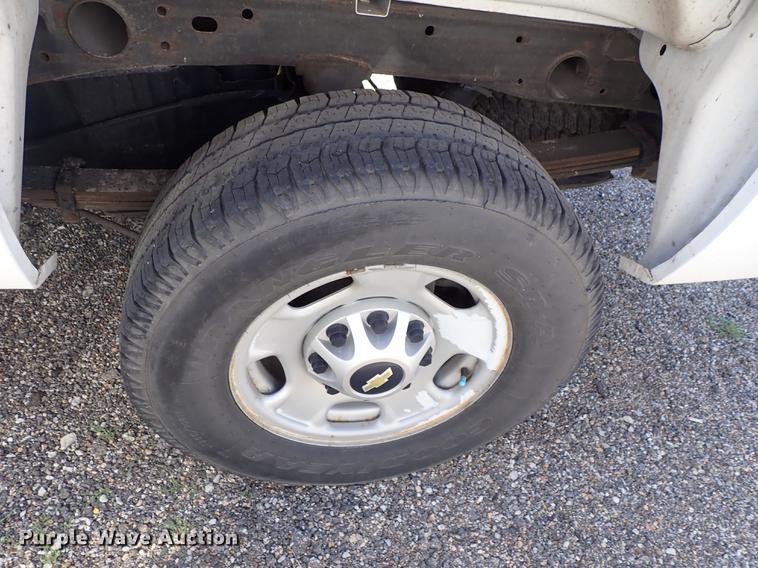 image for item DF1028 2011 Chevrolet Silverado 2500HD Ext. Cab pickup truck