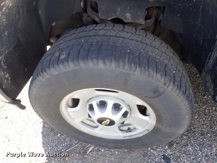 image for item DF1028 2011 Chevrolet Silverado 2500HD Ext. Cab pickup truck