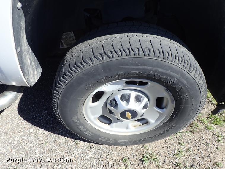 image for item DF1028 2011 Chevrolet Silverado 2500HD Ext. Cab pickup truck