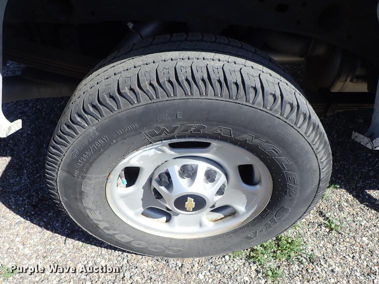 image for item DF1028 2011 Chevrolet Silverado 2500HD Ext. Cab pickup truck