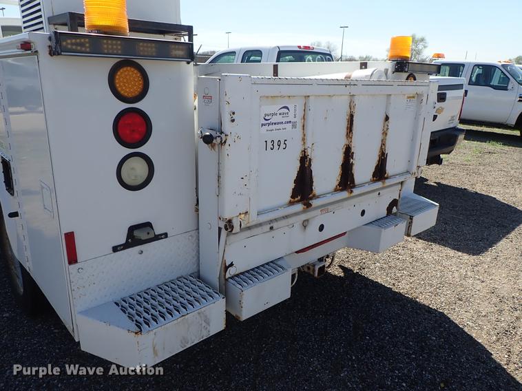 image for item DF1029 2008 Ford F550 Super Duty XL Crew Cab utility truck