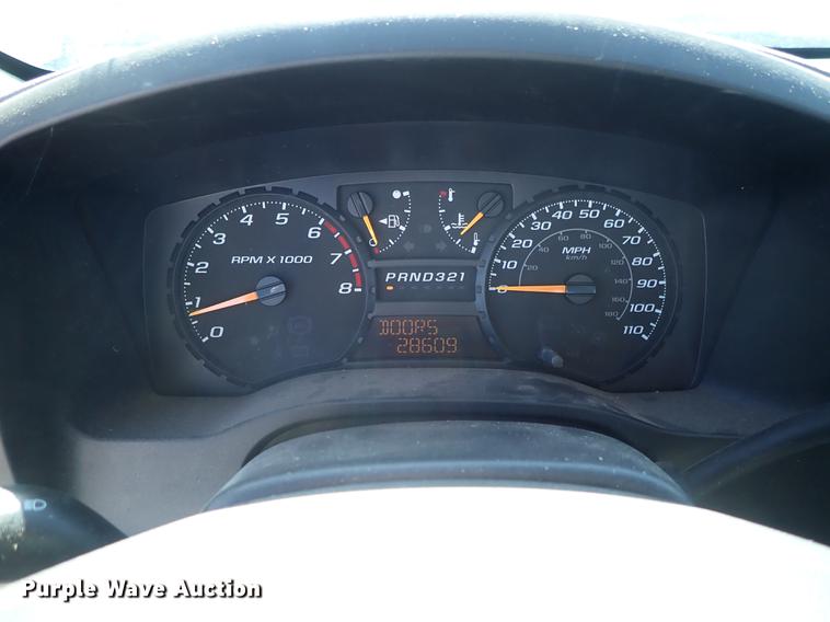 image for item DF1052 2005 Chevrolet Colorado Ext. Cab pickup truck