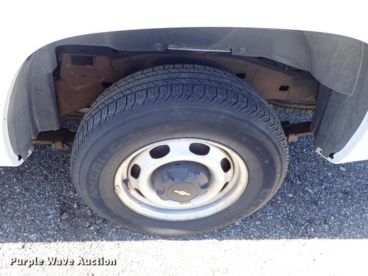 image for item DF1052 2005 Chevrolet Colorado Ext. Cab pickup truck