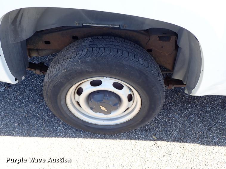 image for item DF1052 2005 Chevrolet Colorado Ext. Cab pickup truck