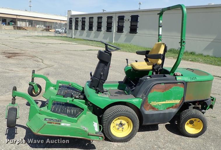 image for item DF1054 2008 John Deere 1445 Series II lawn mower