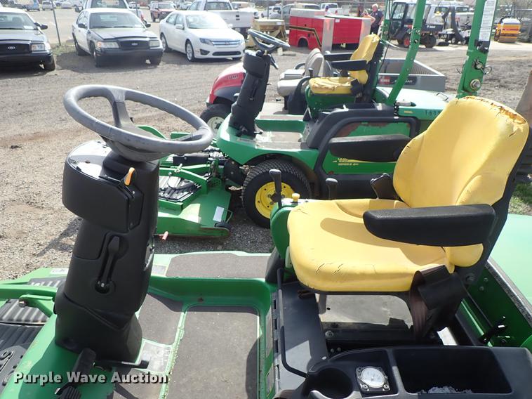 image for item DF1054 2008 John Deere 1445 Series II lawn mower