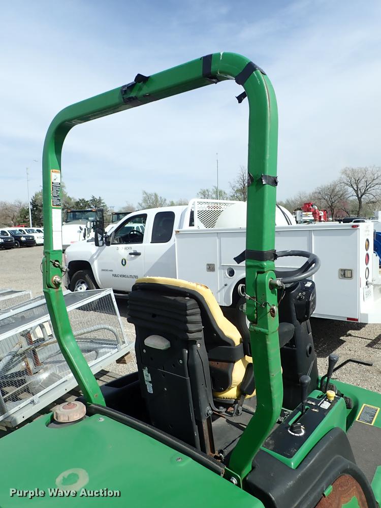 image for item DF1054 2008 John Deere 1445 Series II lawn mower