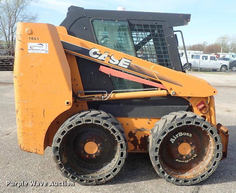 image for item DF1057 2007 Case 440 skid steer