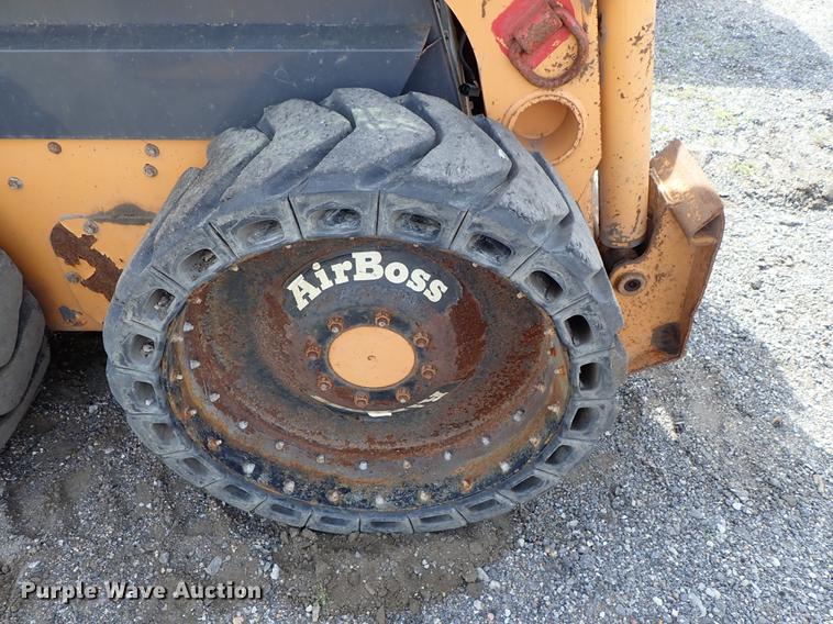 image for item DF1057 2007 Case 440 skid steer