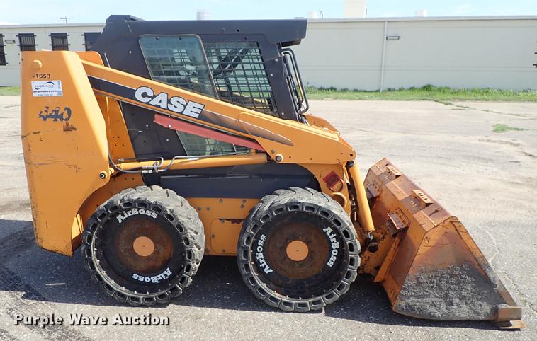 image for item DF1058 2007 Case 440 skid steer
