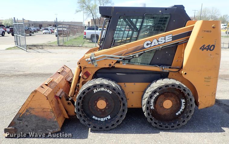 image for item DF1058 2007 Case 440 skid steer