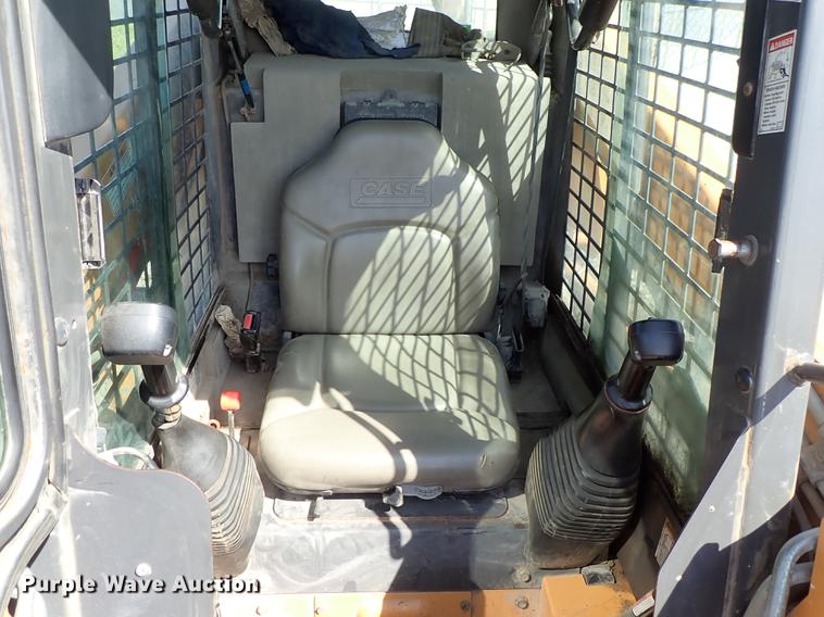 image for item DF1058 2007 Case 440 skid steer